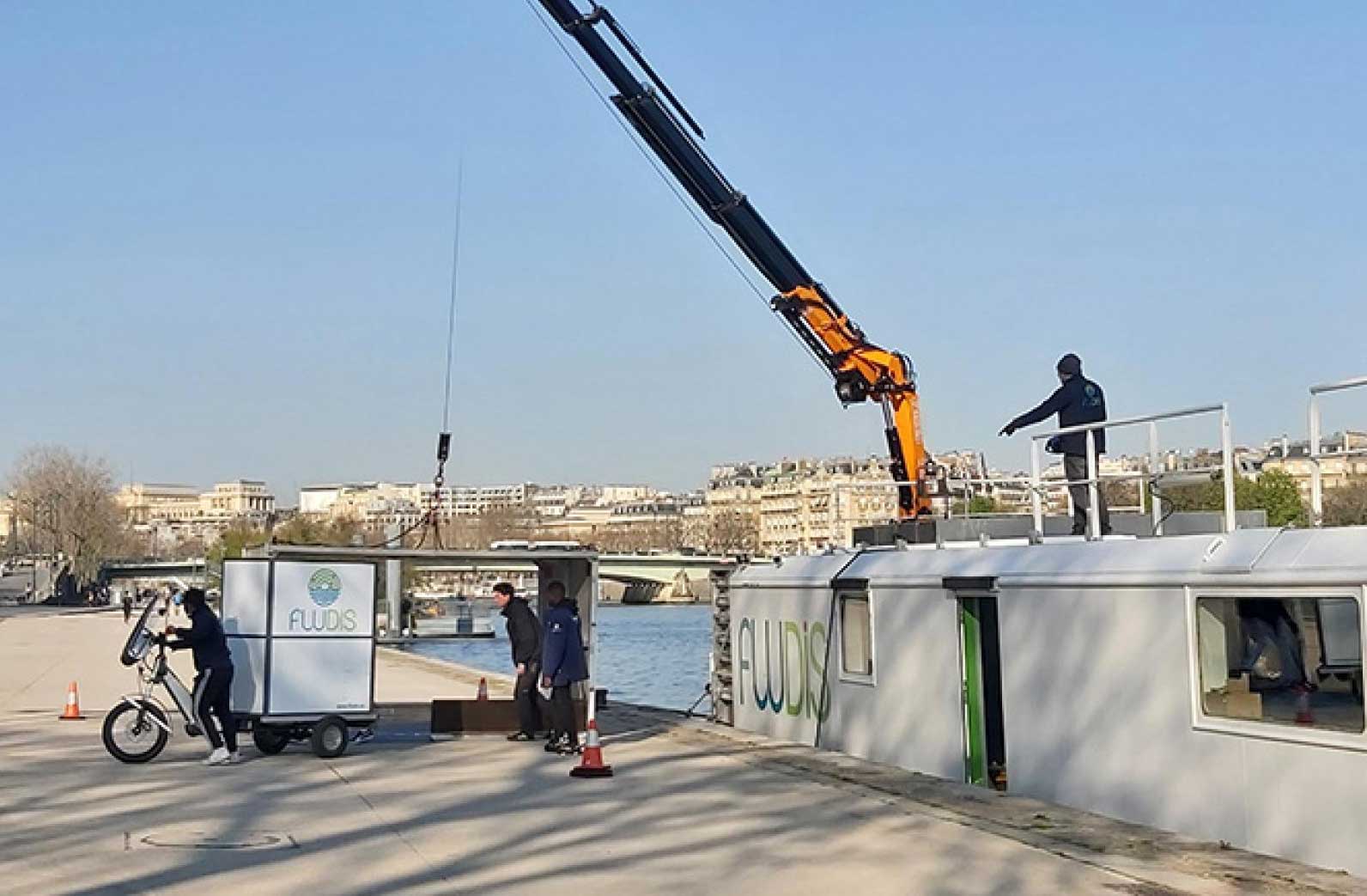 Pour dcarboner sa logistique fluviale, La Poste mise sur llectrique